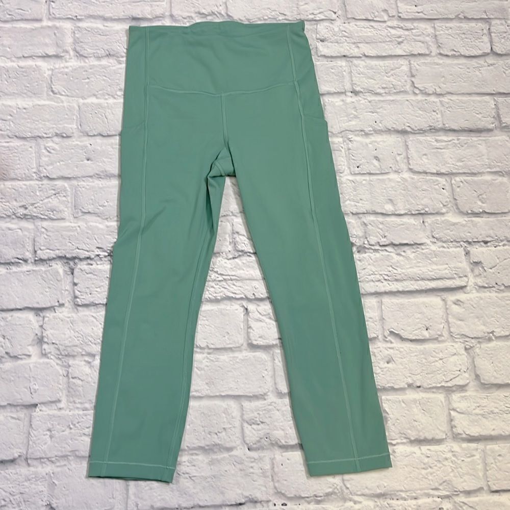 Athleta ultimate stash pocket capri